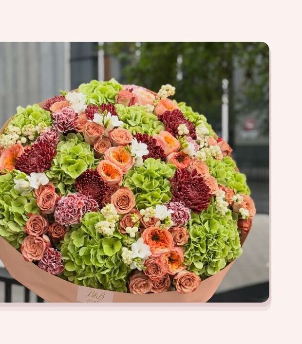 Forest Copper - Hydrangea · Cappuccino rose · Chrysanthemum