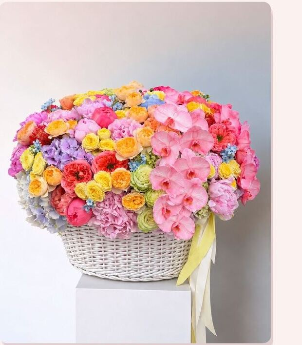 Pink Paradise - Orchid · Hydrangea · Peony · Garden rose